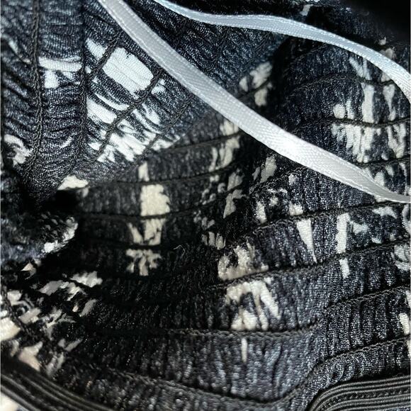 Olivaceous Smocked Button Detail Wide Leg Blue Print Jumpsuit Small - Picture 7 of 9